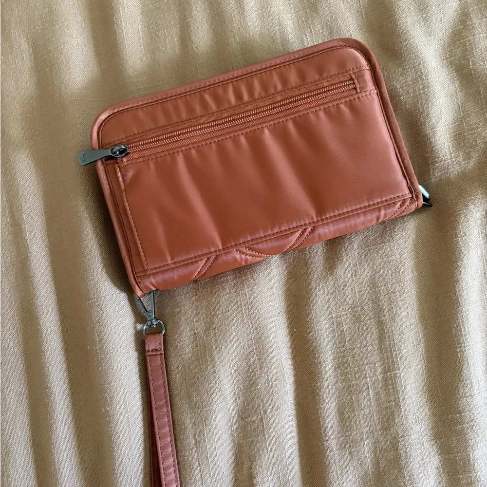 Quilted Brown Wristlet Wallet Lug - Picture 2 of 4